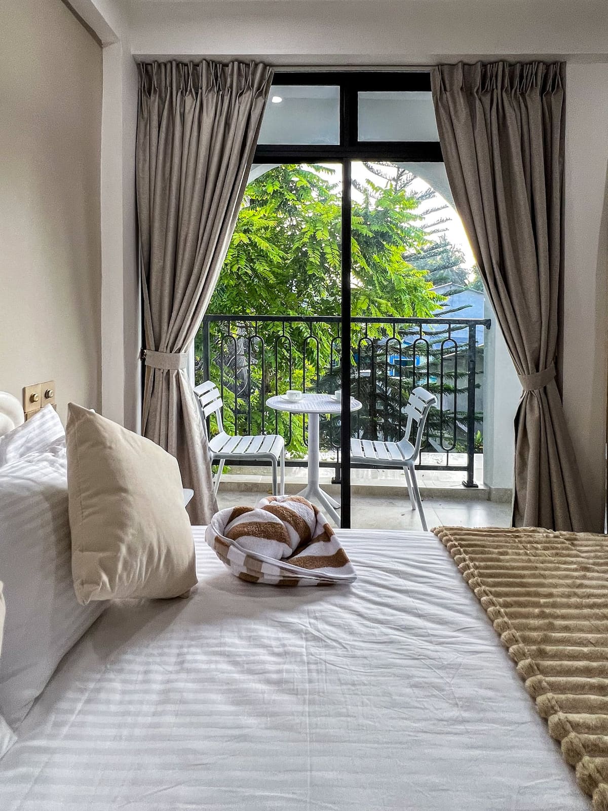 Lily bedroom — soft tones, modern island design 1